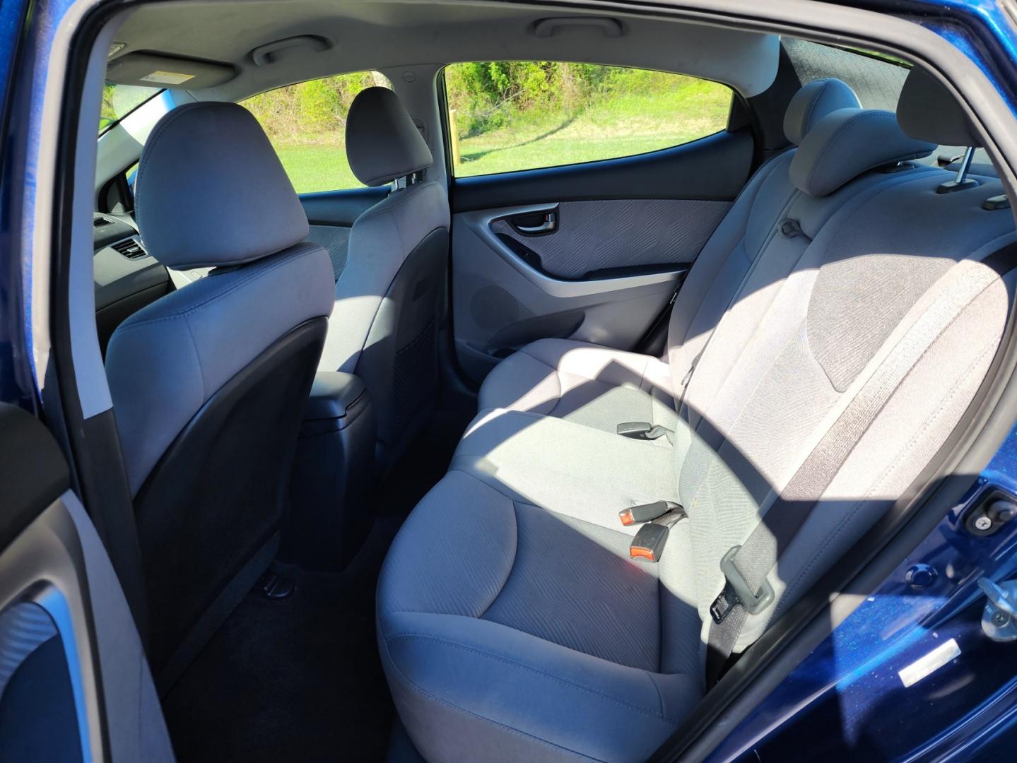 2013 Blue /Gray Hyundai Elantra GLS A/T (KMHDH4AE0DU) with an 1.8L L4 DOHC 16V engine, 6-Speed Automatic transmission, located at 1221 Madison St., Shelbyville, TN, 37160, (931) 680-9439, 0.000000, 0.000000 - Photo#3